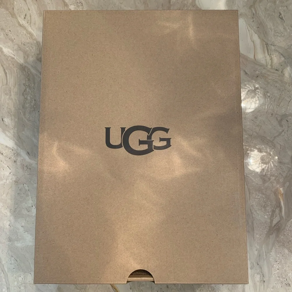 PRICE ✂️ UGG Neumel - Street Graffiti - Picture 8 of 9
